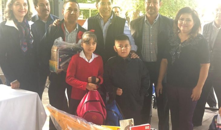 Unicef dona kits escolares para damnificados en Ahome
