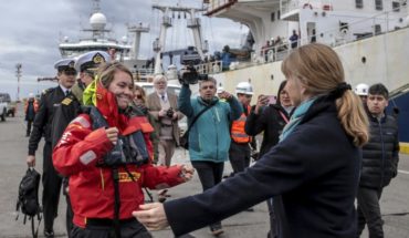 Velerista británica rescatada tras un naufragio llegó a Punta Arenas