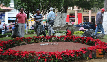 translated from Spanish: Already feel Christmas in Los Reyes, Michoacán