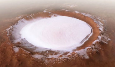 translated from Spanish: Así luce el impresionante cráter de hielo en Marte