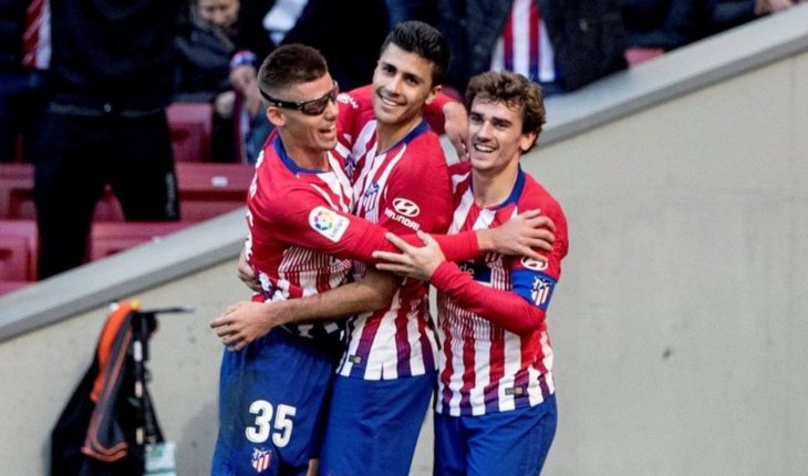 translated from Spanish: Atletico golea 3-0 to the native of Alava and tied to points leader Barcelona
