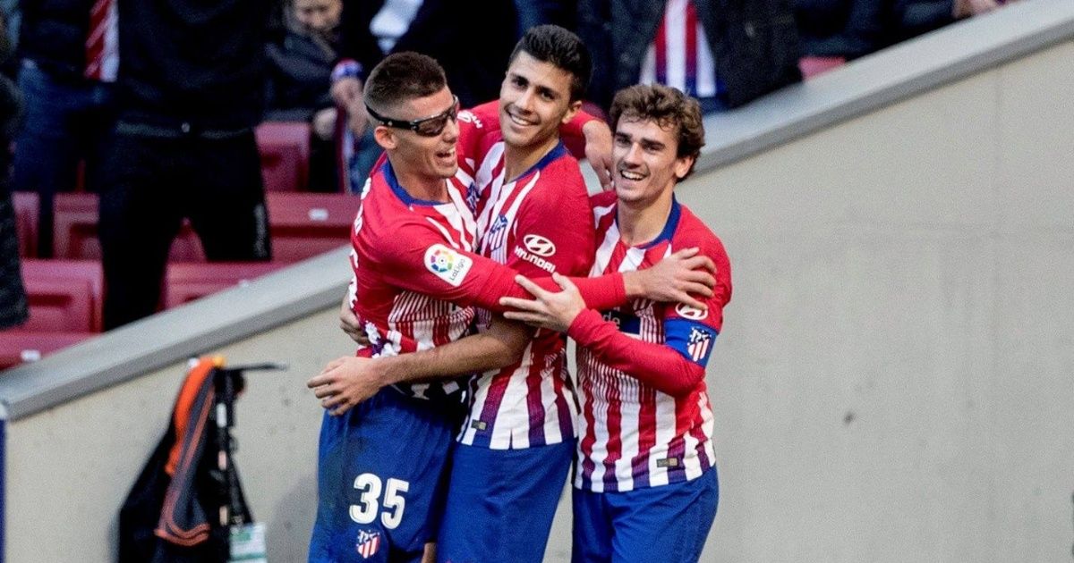 Atletico golea 3-0 to the native of Alava and tied to points leader Barcelona