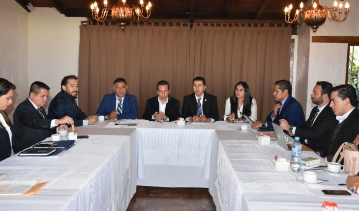 translated from Spanish: Attorney and deputies exchanged views on organic law of the Prosecutor