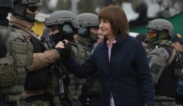 translated from Spanish: Bullrich defended the use of firearms by the Federal forces