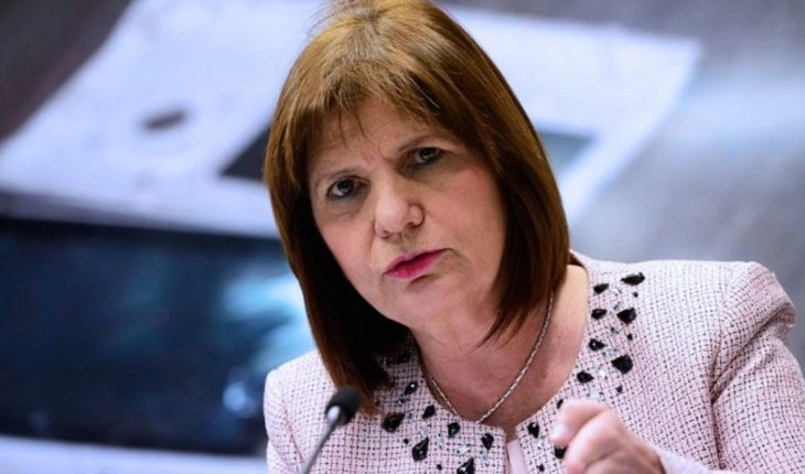 translated from Spanish: Bullrich defended the use of weapons: “We had a police force of arms”