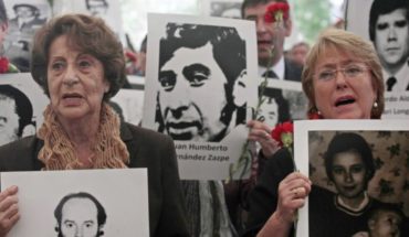 translated from Spanish: Chile revoca libertad a torturador de padre de Bachelet