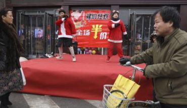 translated from Spanish: China: Restringen a Papa Noel en favor de tradiciones chinas