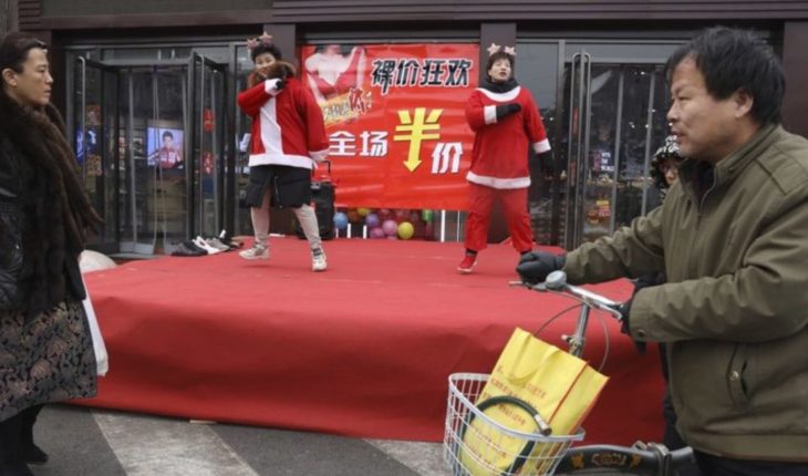 translated from Spanish: China: Restringen a Papa Noel en favor de tradiciones chinas