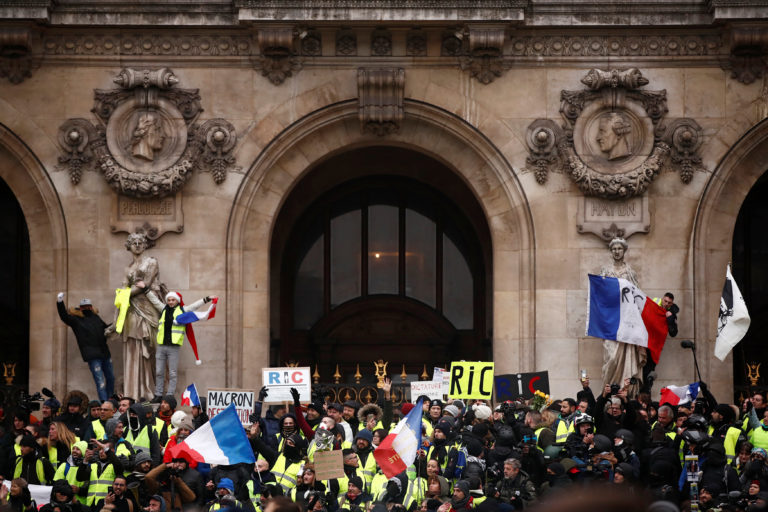 Cotabilizan 59 'chalecos amarillos' detenidos en Francia