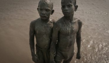 translated from Spanish: Documental “Flow”: un viaje por por los ríos Ganges en India y Biobío en Chile
