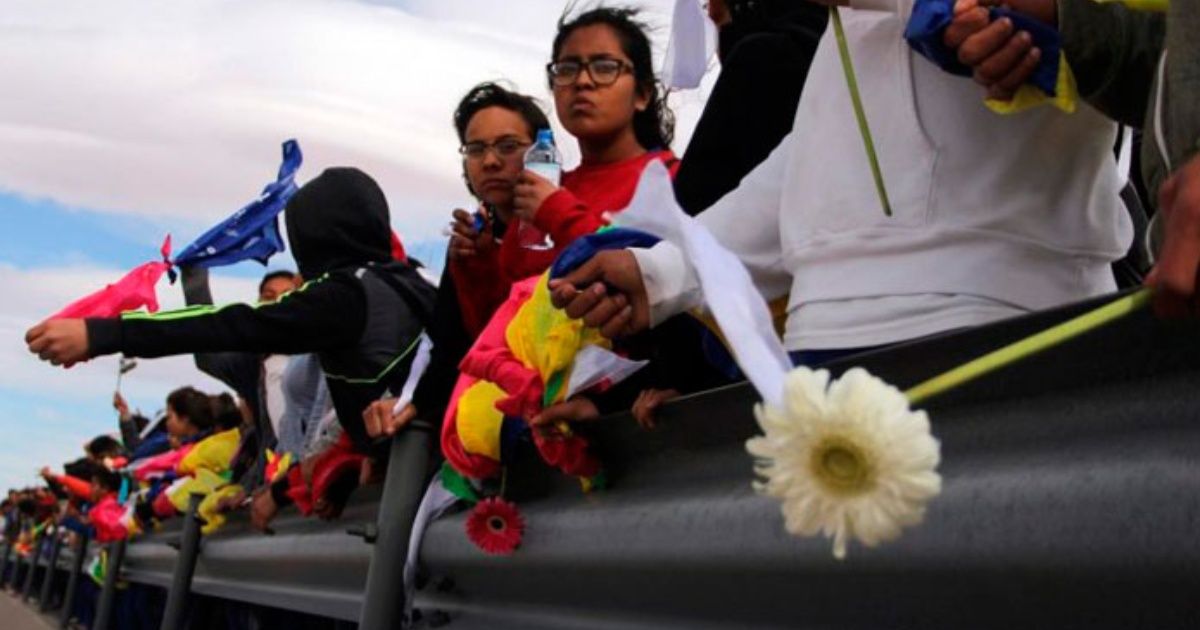 Entre lágrimas, padres mexicanos se reúnen con sus hijos en E.U