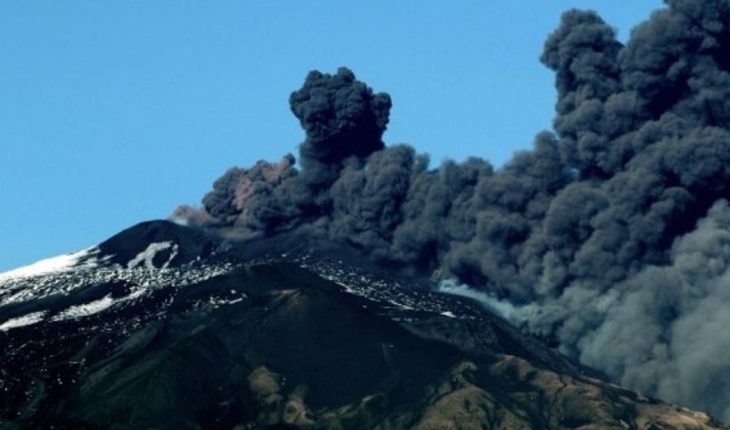 translated from Spanish: Italia decretó el estado de emergencia tras la erupción del volcán Etna
