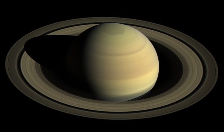 translated from Spanish: La NASA aseguran que el planeta Saturno está perdiendo sus anillos