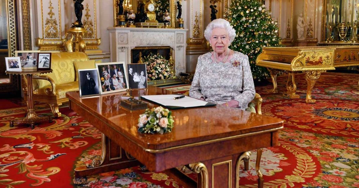 La reina Isabel II ofrece su mensaje anual de Navidad