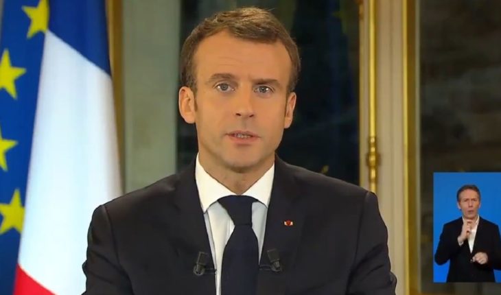 translated from Spanish: Macron announced a series of measures to counter the Yellow Jackets