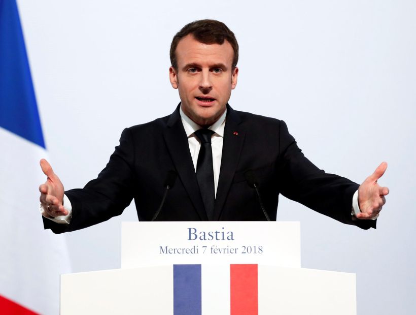 Macron condemned violence of "Yellow Jackets" and reiterated a pledge to raise the minimum wage