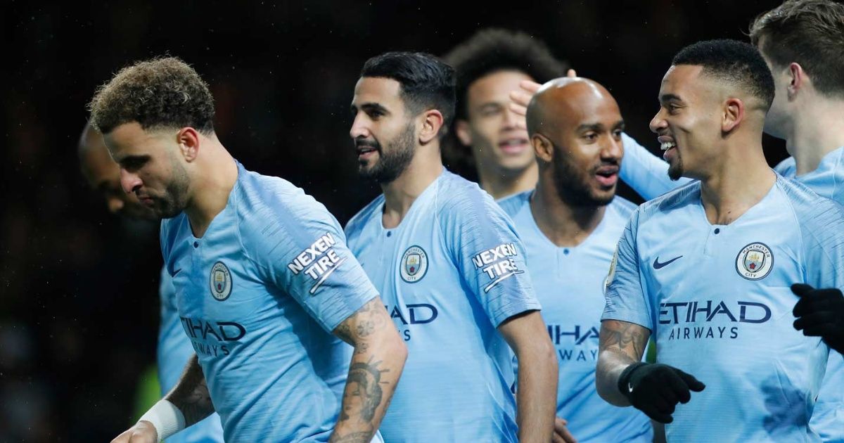 Manchester City kept the lead after winning 2-1 at Watford