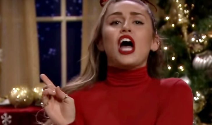 translated from Spanish: Miley Cyrus y un canto feminista en esta Navidad