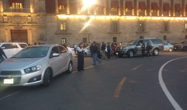 translated from Spanish: Morena legislators are parked instead banned Front National Palace