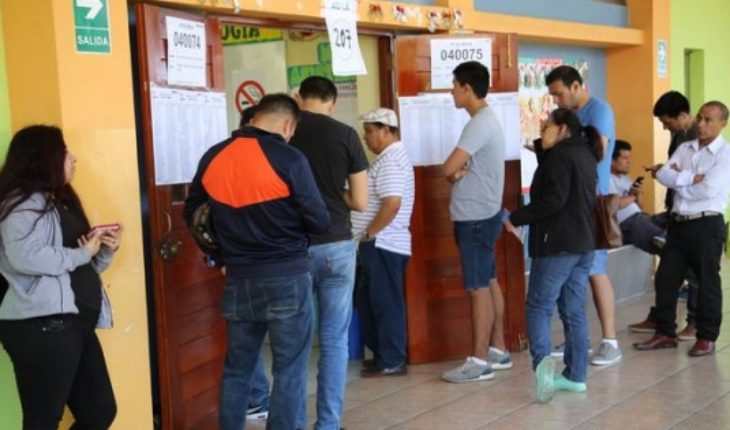 translated from Spanish: Peruvians reject bicameralism and approve re-election
