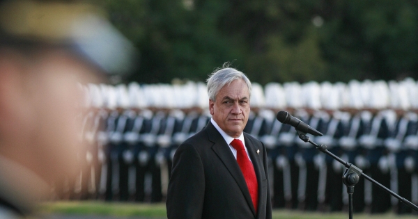 Piñera making policy in the barracks