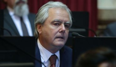 translated from Spanish: Pinedo confirmó que el Senador acusado de abuso renunciará a sus fueros