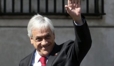 translated from Spanish: Piñera alcanza una nota 4,3 en la última medición del año de la CADEM