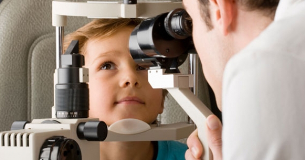 Problemas visuales podrían ser la causa de bajo rendimiento en 25 % de niños