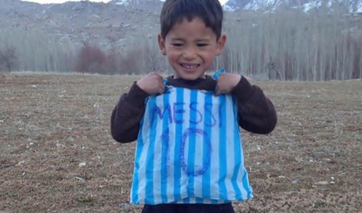 translated from Spanish: The Afghan boy who knew Messi must flee their country and left their gifts