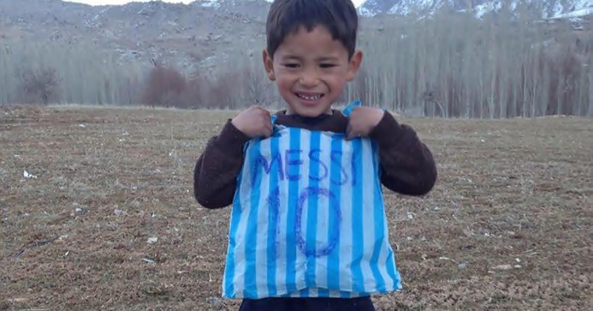 The Afghan boy who knew Messi must flee their country and left their gifts