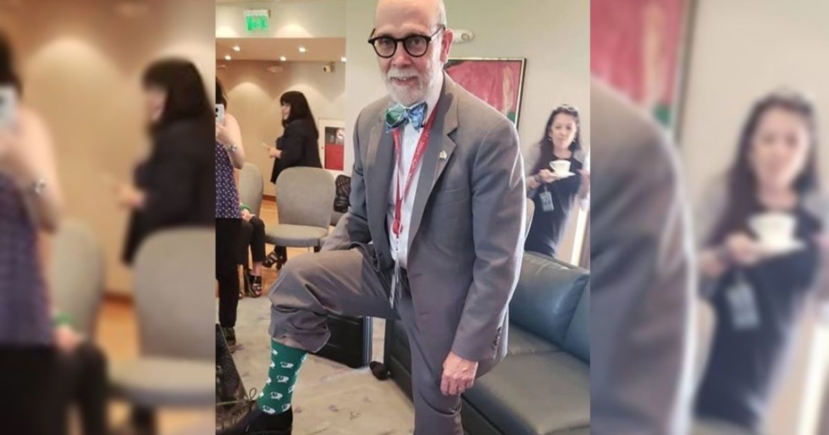 The Ambassador of Canada put stockings in favor of legal abortion