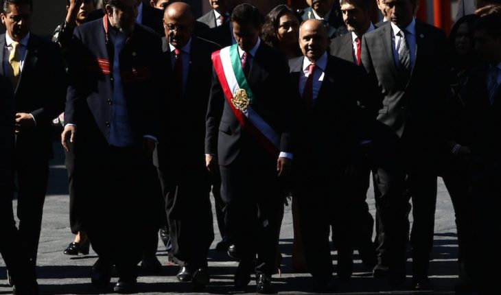 translated from Spanish: The last day of Peña Nieto as President