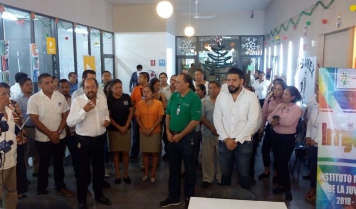 translated from Spanish: They offer 180 vacancies in employment fair in Acapulco