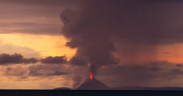 Tsunami en Indonesia: al menos 222 muertos y 843 heridos tras la “erupción de un volcán”