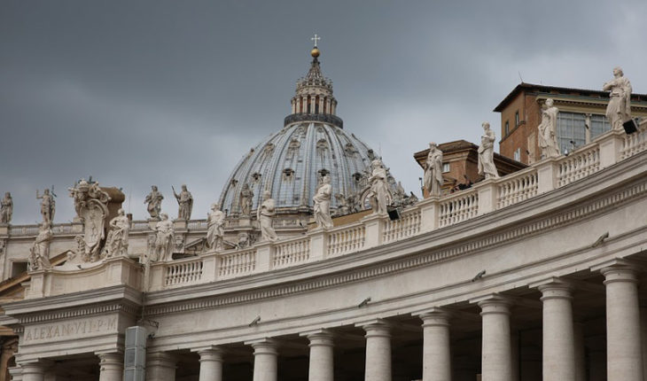 translated from Spanish: Vaticano pidió a las conferencias episcopales que se reúnan con víctimas de abuso