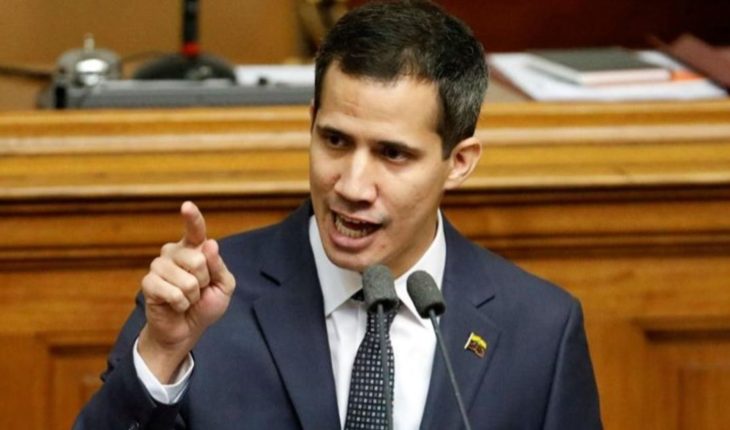 El fiscal general solicita prohibir la salida de Venezuela a Juan Guaidó