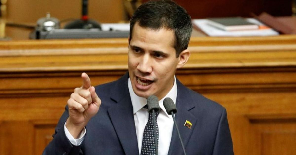 El fiscal general solicita prohibir la salida de Venezuela a Juan Guaidó