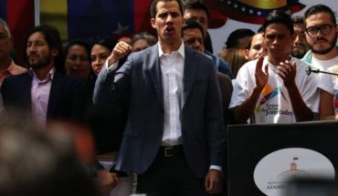El líder de la oposición a Maduro se proclamó presidente de Venezuela
