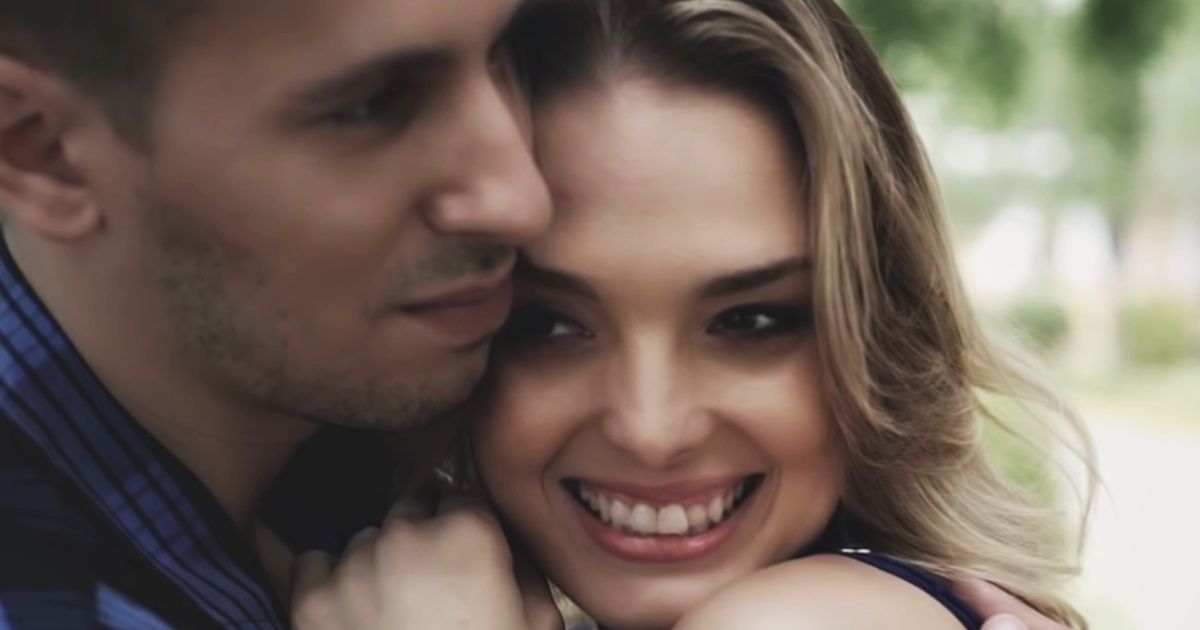 Flor Otero protagoniza el videoclip de "Dos corazones" de Brian Salter