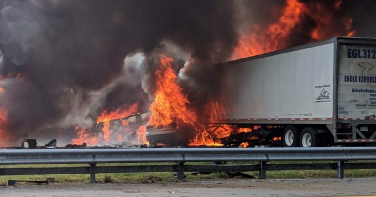 Florida: 7 muertos tras choque y derrame de combustible