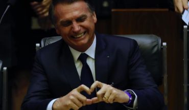 Jair Bolsonaro jura como nuevo presidente de Brasil prometiendo combatir “la ideología de género”