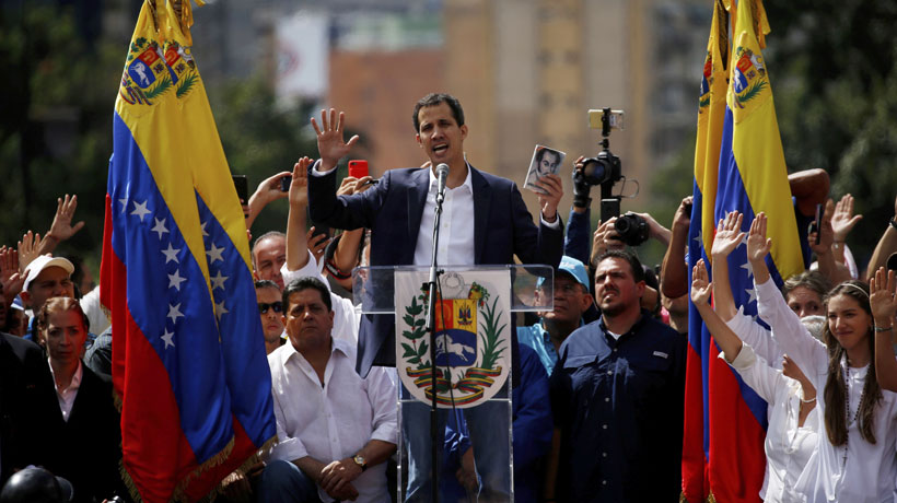 Jefe de la Asamblea Nacional se autoproclamó como "presidente encargado" de Venezuela