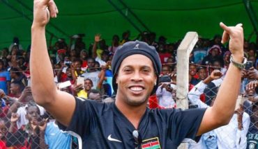 Justicia brasileña prohíbe a Ronaldinho salir del país por deuda millonaria