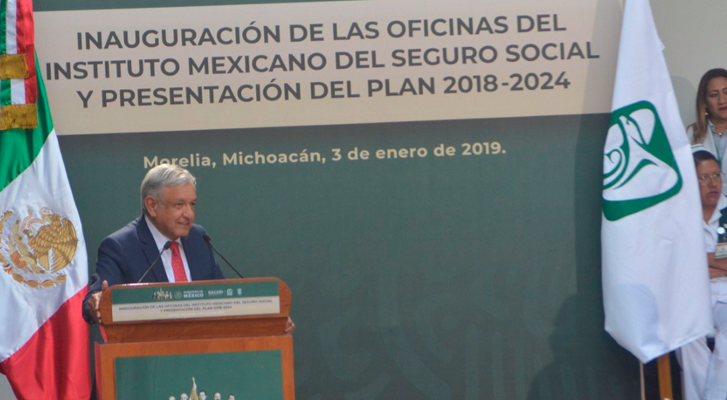 López Obrador promete en Morelia, Michoacán enfrentar corrupción en el IMSS