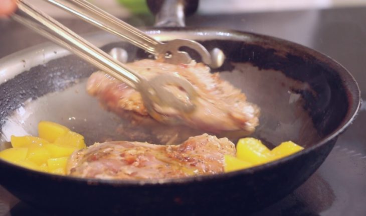 Video: Costilla de cerdo en salsa de melocotón