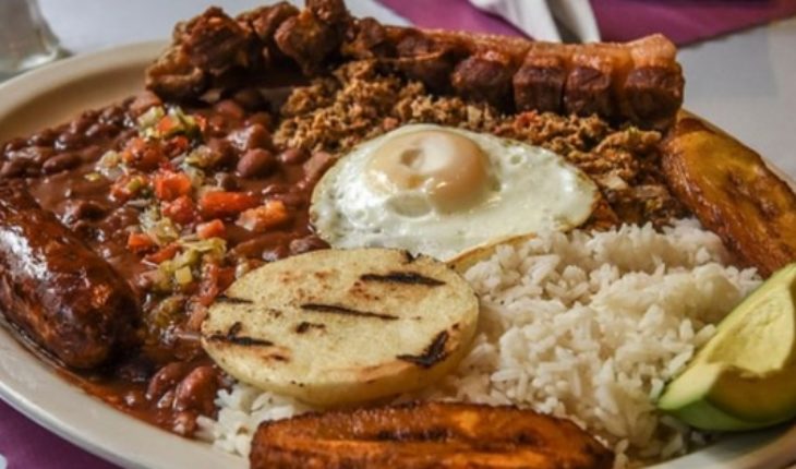 translated from Spanish: 5 meals that exceed 2,000 calories in a single plate
