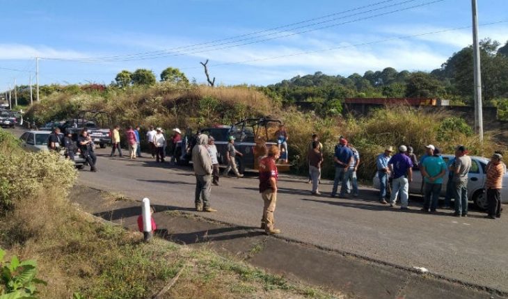 translated from Spanish: Community members say ‘loggers’ trucks; they burn one in Ziracuaretiro