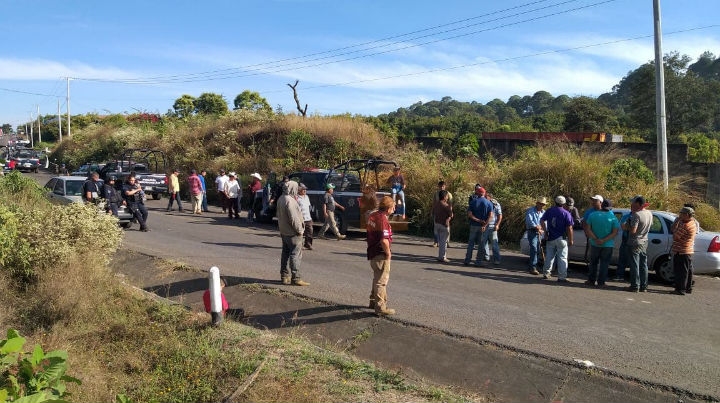 Community members say 'loggers' trucks; they burn one in Ziracuaretiro