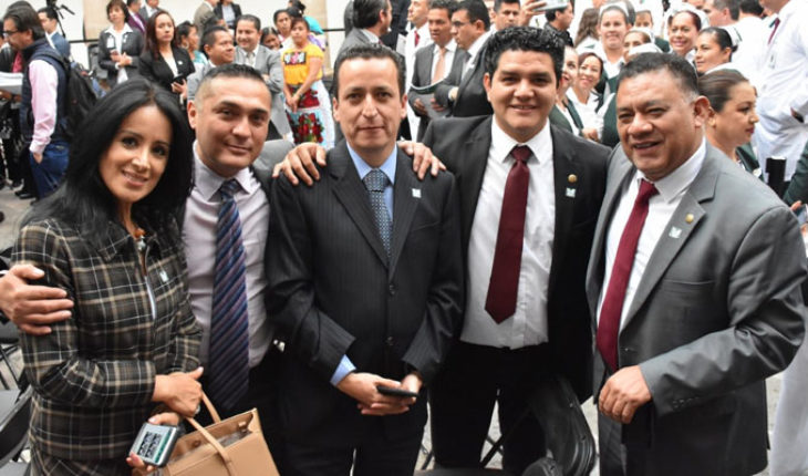 translated from Spanish: Members come to the opening of offices of IMSS