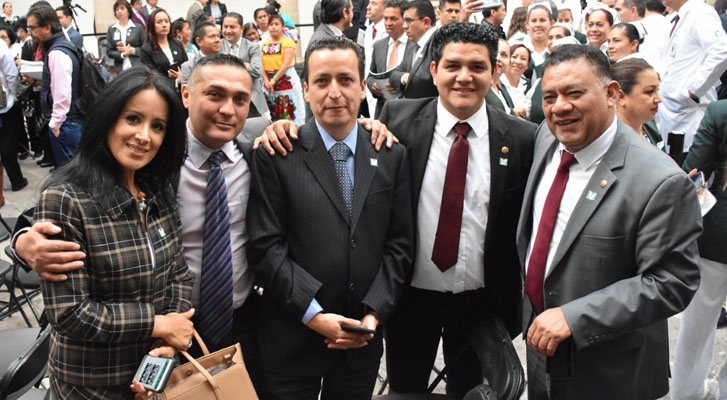 Members come to the opening of offices of IMSS